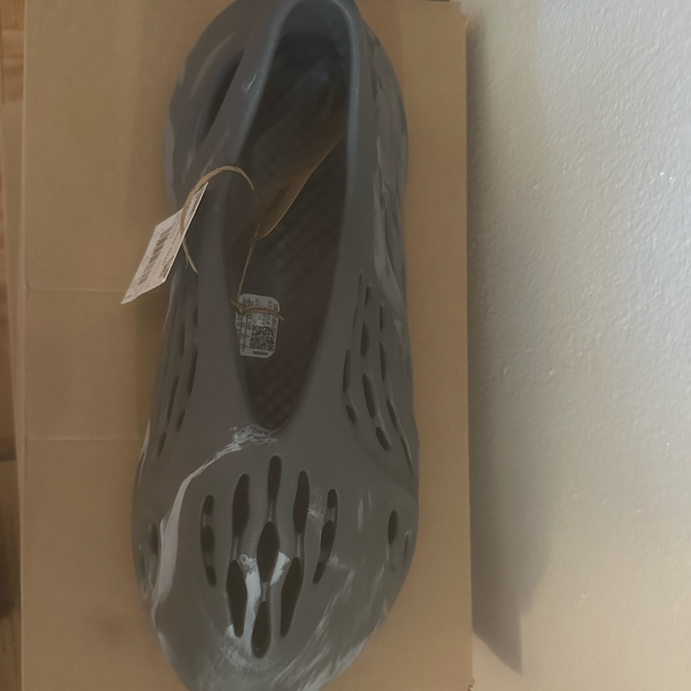 Yeezy Foam RNR - Picture 4 of 4